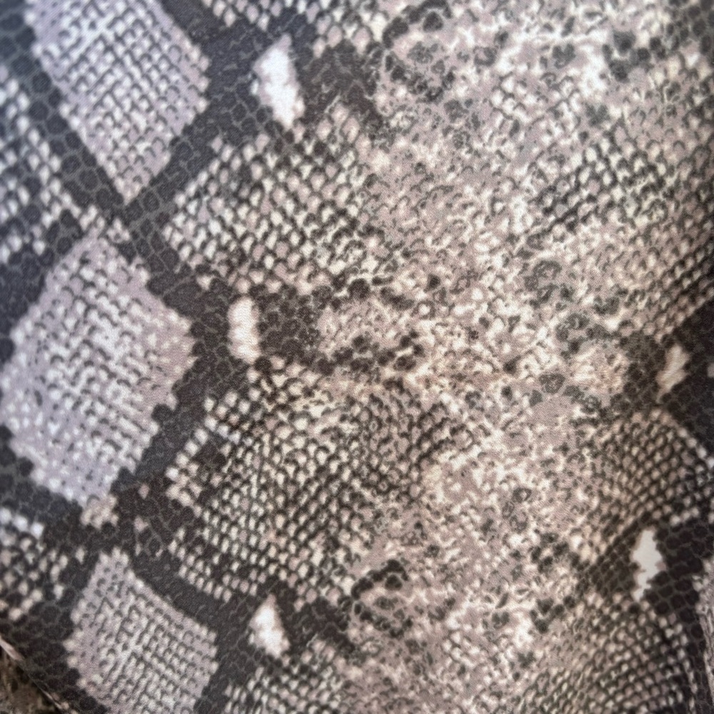 STELLA & DOT Snakeskin Print Neck Tie Long Sleeved Button Down Blouse - Picture 10 of 10